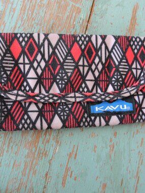 EUC Kavu Big Spender RED/BLACK TRIBAL PRINT LARGE Wallet